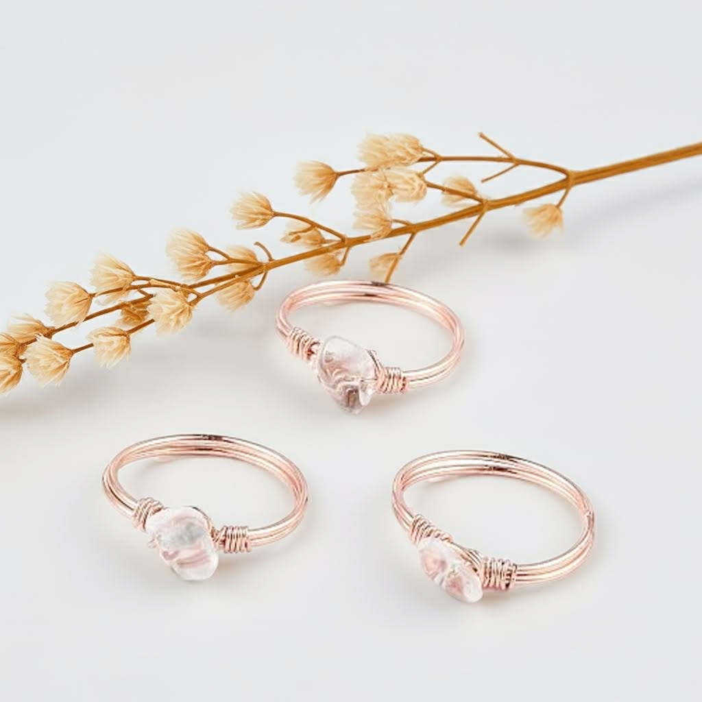 Anillo Cuarzo Cristal con piedra irregular en hilo de cobre – Energía y claridad