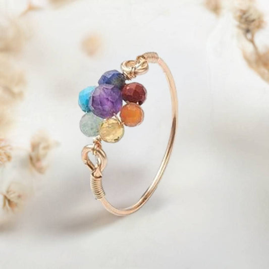 Anillo Chakras con flor y piedras naturales en hilo de cobre – Equilibrio y energía
