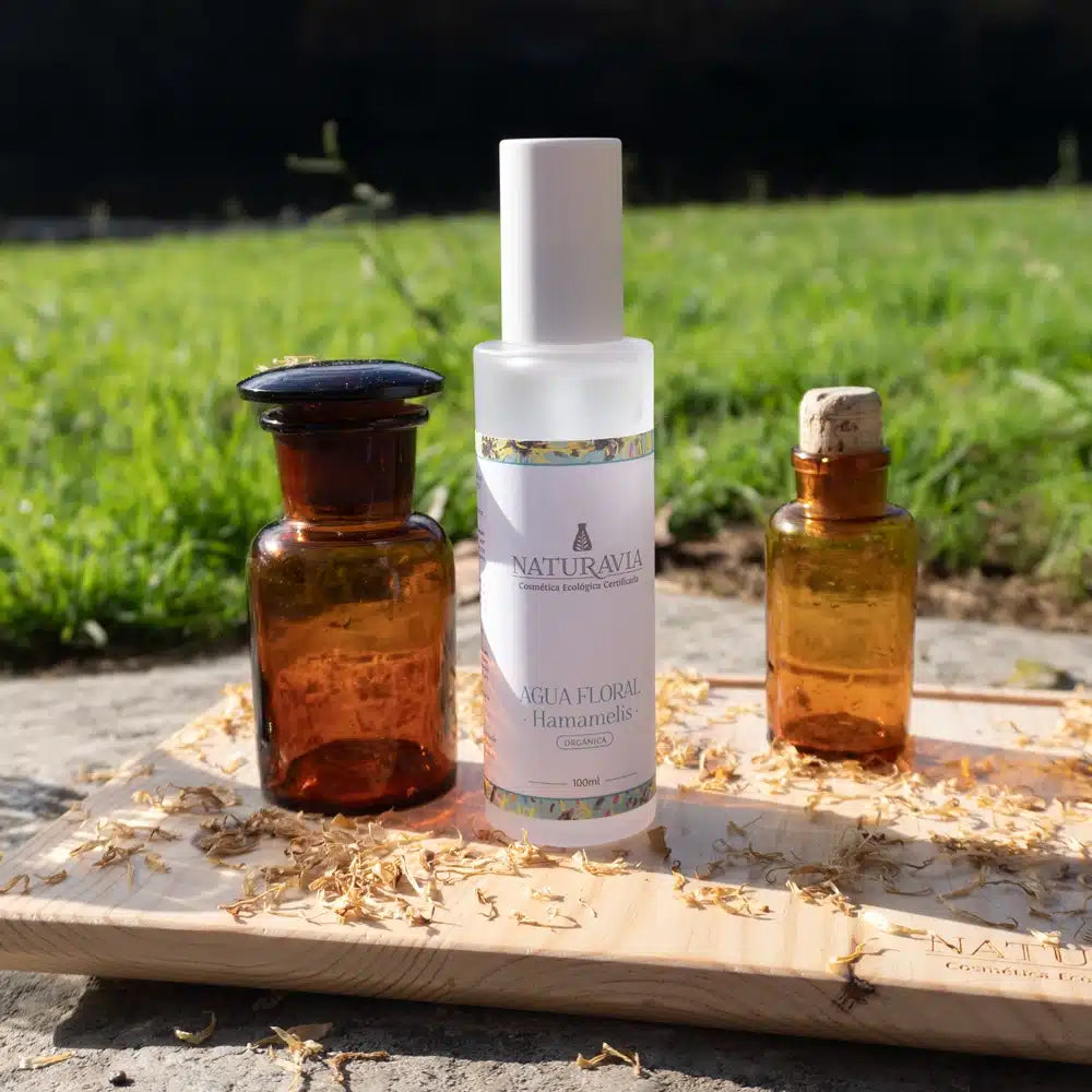 Agua Floral de Hamamelis: Tónico Natural para Piel Grasa y Contorno de Ojos