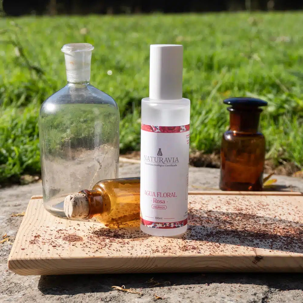 Agua Floral de Rosa: Hidratación y Luminosidad para Todo Tipo de Piel