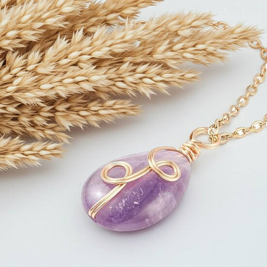 Collar Amatista con colgante ovalado en acero inoxidable – Energía y calma