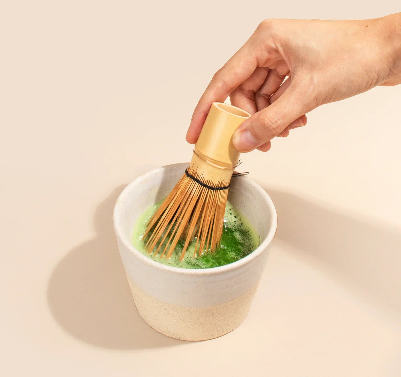 Soporte de Porcelana para Batidor de Bambú Chasen – Protege y Mantén su Forma